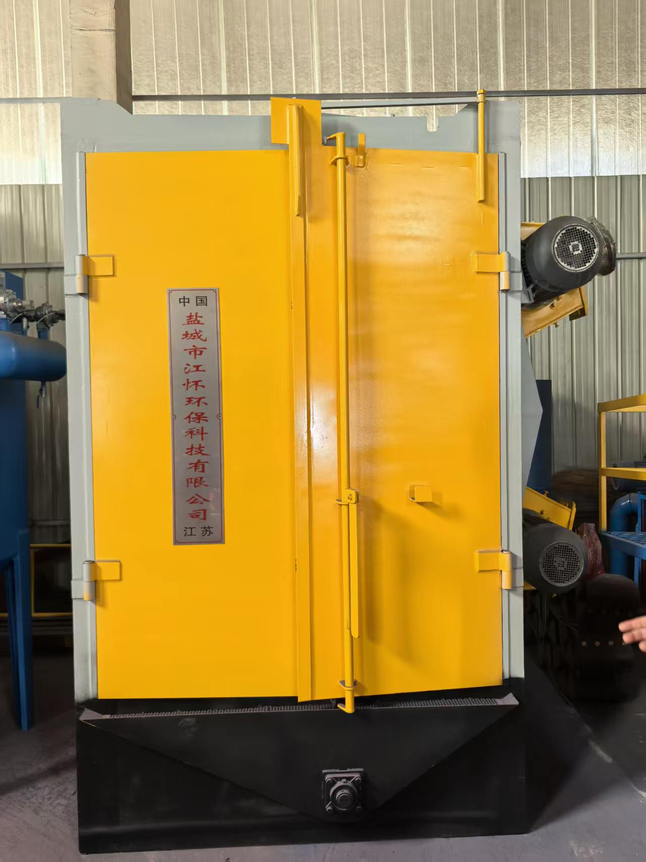 Q3710单吊钩抛丸机发往浙江